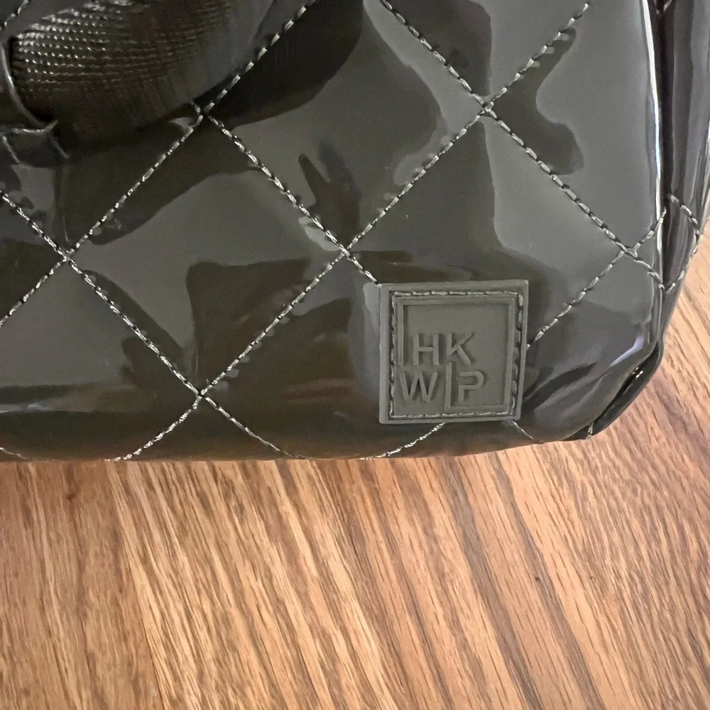 IHKWIP NWT quilt pattern military olive green anti theft tote - Picture 4 of 6